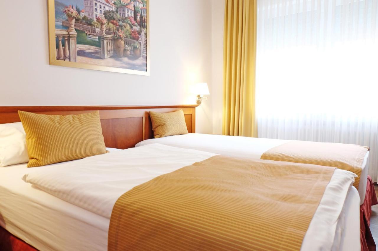 Hotel Mennicken Würselen Buitenkant foto